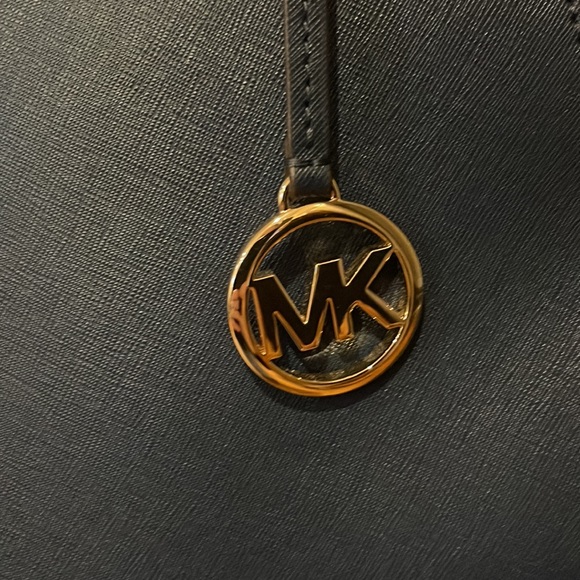 Michael Kors Women's Jet Set Travel Saffiano Leather Chain Shoulder Tote, Large - Picture 3 of 6